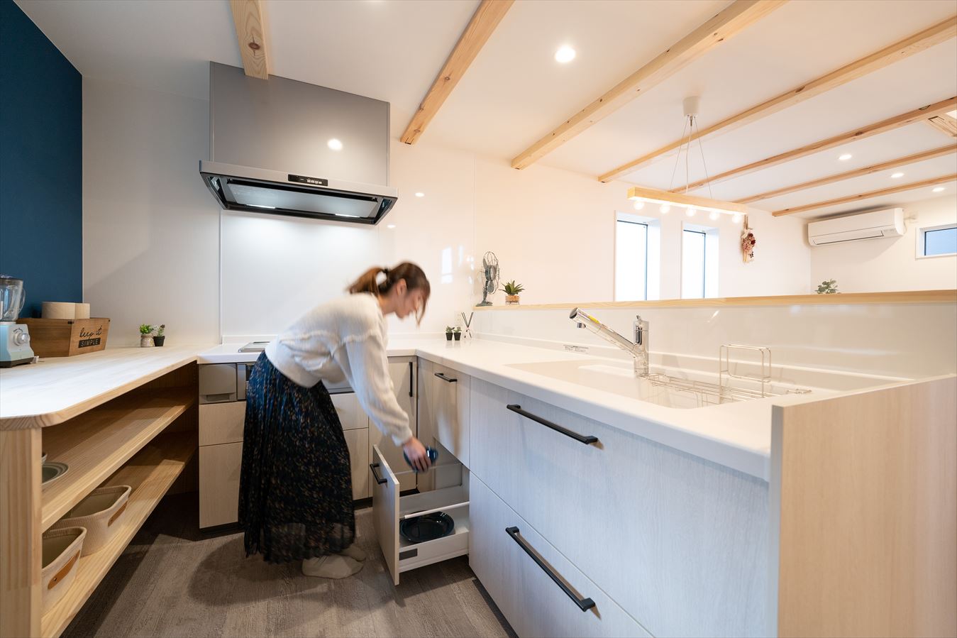 L型キッチンは料理の効率もいちだんとアップする快適スペース。